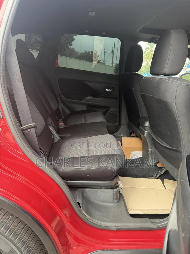 Mitsubishi Outlander SE FWD 2018 Red photo 8