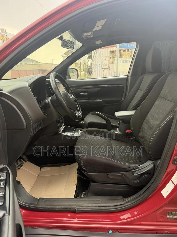 Mitsubishi Outlander SE FWD 2018 Red photo 9