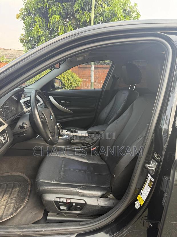 BMW 3 Series 320i RWD 2014 Black photo 8