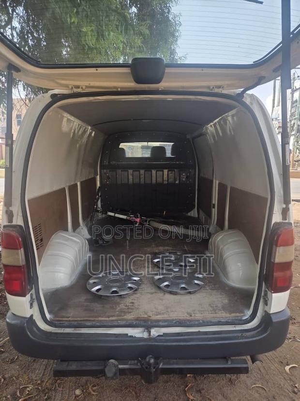 Toyota HiAce 2010 White
