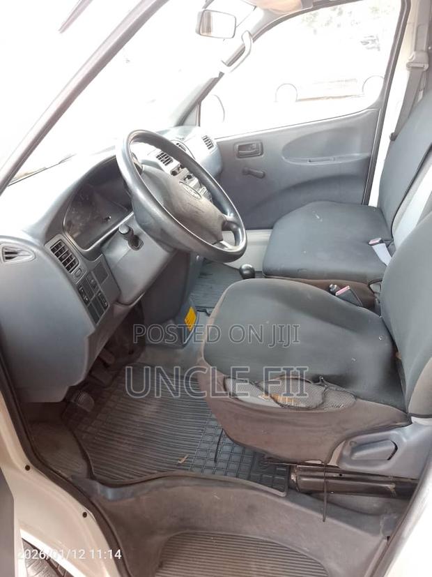 Toyota HiAce 2010 White