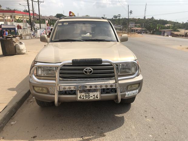 Toyota Land Cruiser 100 4.7 Executive 2007 Gold photo 2