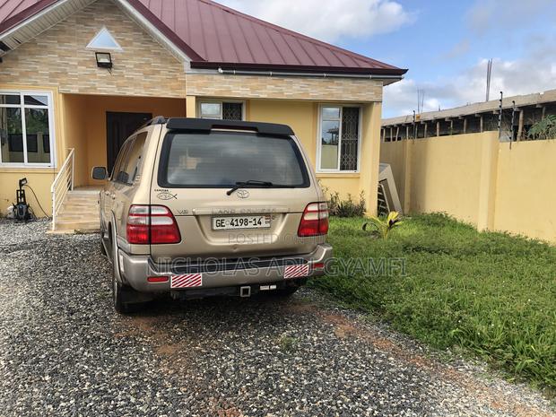 Toyota Land Cruiser 100 4.7 Executive 2007 Gold photo 3