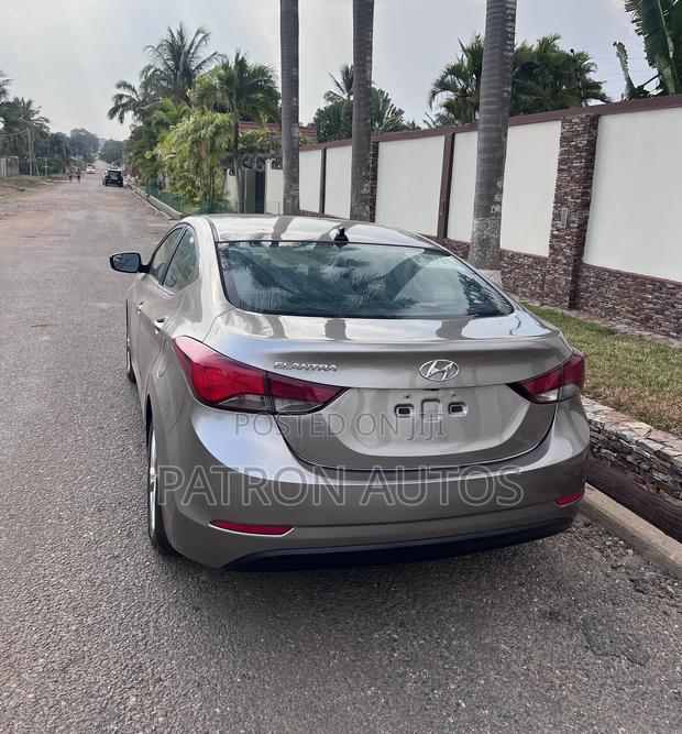 Hyundai Elantra SE Sedan FWD (1.8L 4cyl 6A) 2016 Gray