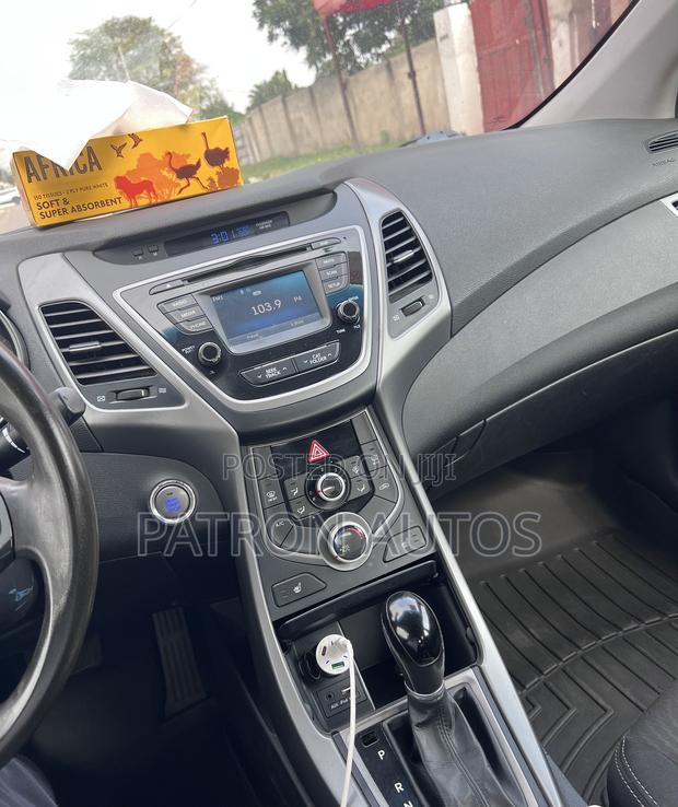 Hyundai Elantra SE Sedan FWD (1.8L 4cyl 6A) 2016 Gray