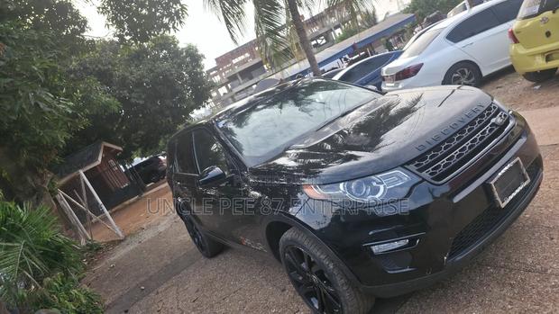 Land Rover Discovery Sport HSE LUX 2017 Black photo 2