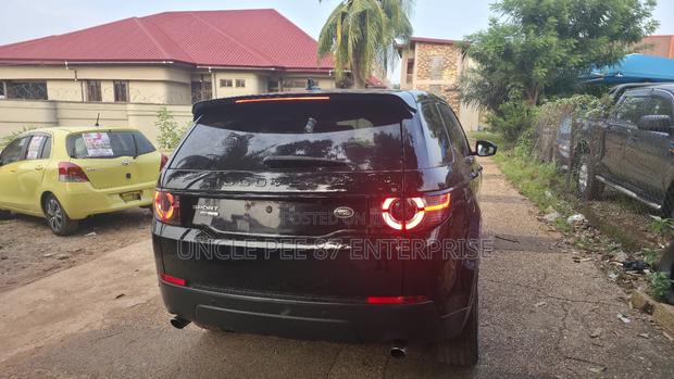 Land Rover Discovery Sport HSE LUX 2017 Black photo 6