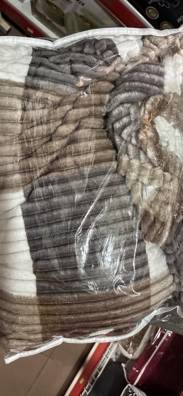 Super Comfy And Fluffy Flannel Blankets With 2 Pillowcases photo 7