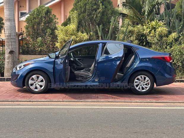 Hyundai Elantra SE Sedan FWD (1.8L 4cyl 6A) 2016 Blue photo 5