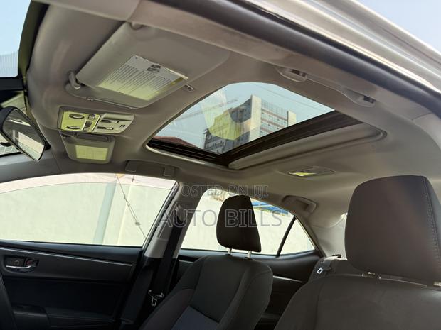 Toyota Corolla LE Eco (1.8L 4cyl 2A) 2018 Silver