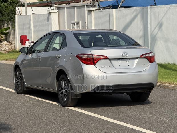 Toyota Corolla LE Eco (1.8L 4cyl 2A) 2018 Silver