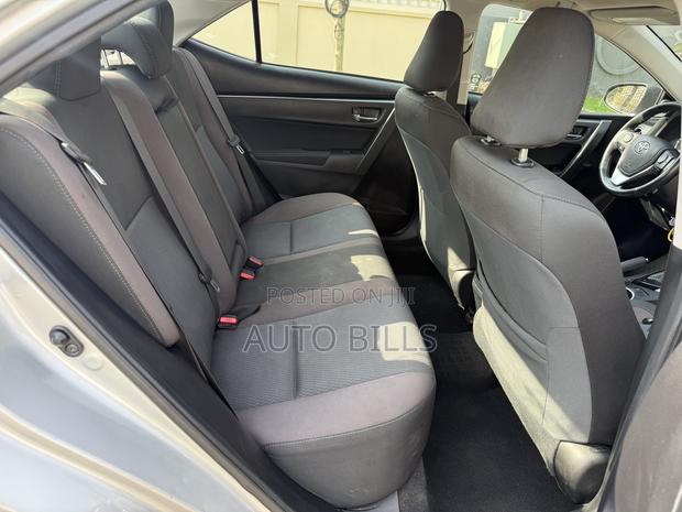 Toyota Corolla LE Eco (1.8L 4cyl 2A) 2018 Silver