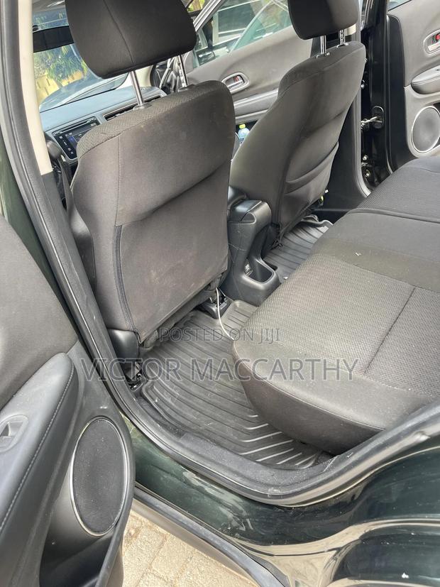 Honda HR-V 4dr SUV (1.5L 4cyl CVT) 2016 Gray