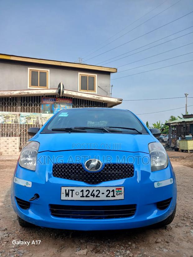 Toyota Vitz 1.3 FWD 5dr 2010 Blue