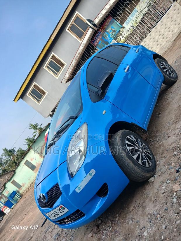 Toyota Vitz 1.3 FWD 5dr 2010 Blue photo 3