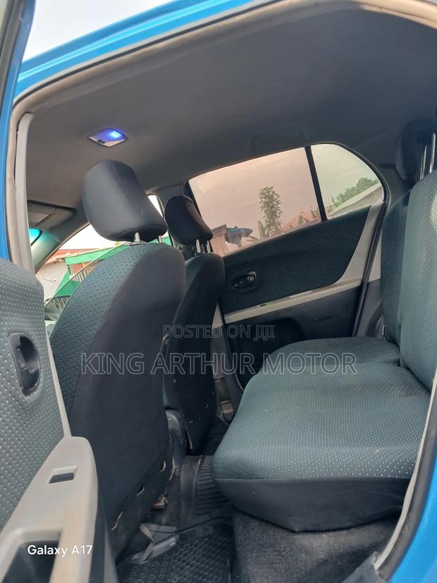 Toyota Vitz 1.3 FWD 5dr 2010 Blue photo 7