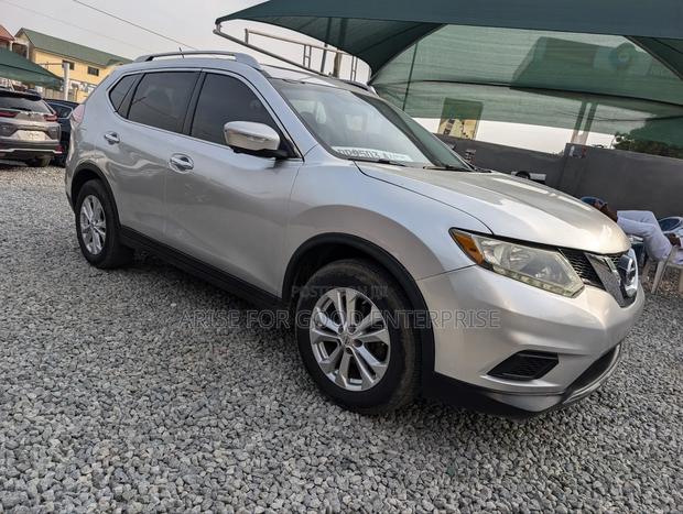 Nissan Rogue SV 4dr SUV AWD (2.5L 4cyl CVT) 2015 Silver photo 3
