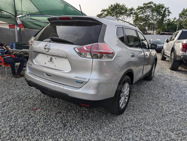 Nissan Rogue SV 4dr SUV AWD (2.5L 4cyl CVT) 2015 Silver photo 6