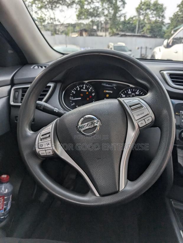Nissan Rogue SV 4dr SUV AWD (2.5L 4cyl CVT) 2015 Silver photo 15