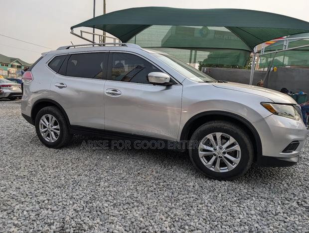 Nissan Rogue SV 4dr SUV AWD (2.5L 4cyl CVT) 2015 Silver photo 19