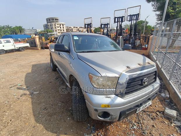 Toyota Tundra 2004 Silver