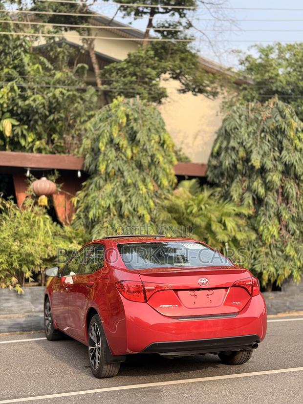Toyota Corolla XSE 4dr Sedan (1.8L 4cyl CVT) 2017 Red photo 6