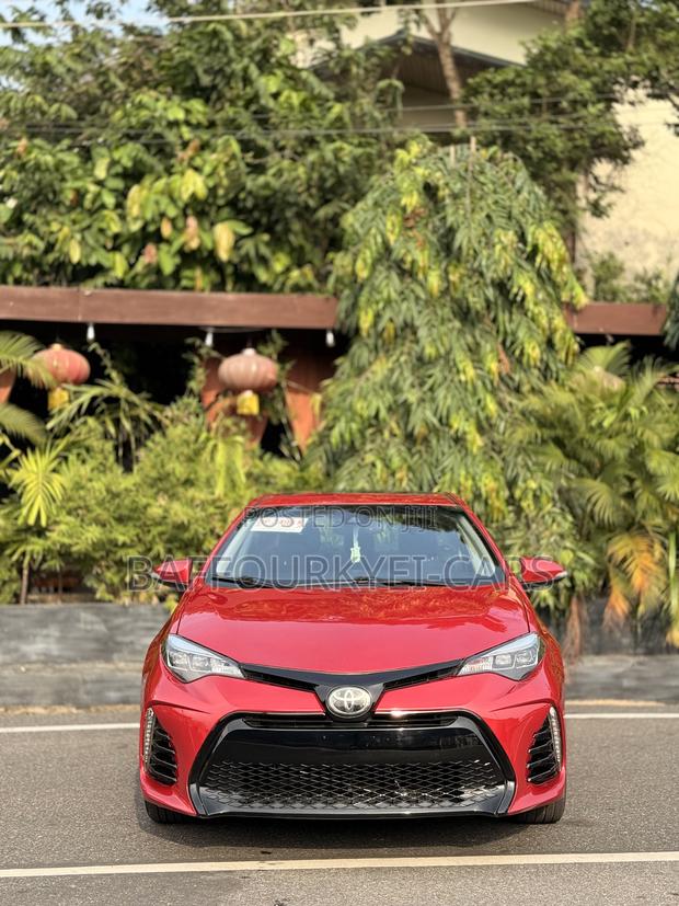 Toyota Corolla XSE 4dr Sedan (1.8L 4cyl CVT) 2017 Red photo 9