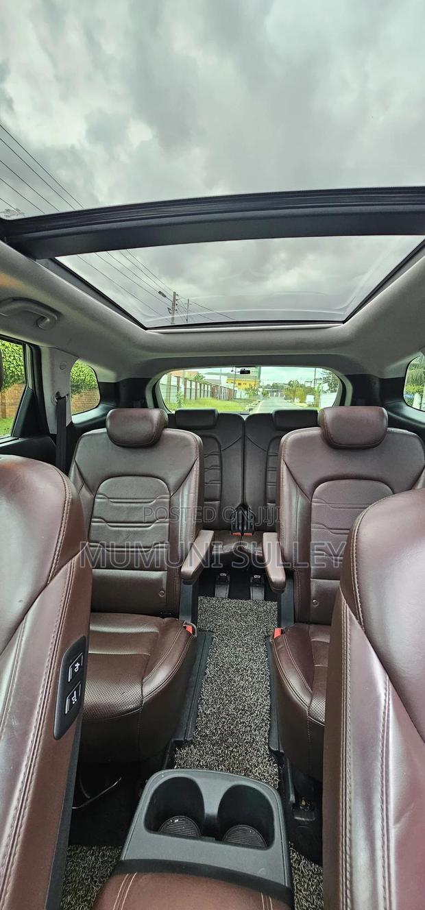 Hyundai Santa Fe 2017 Blue photo 6