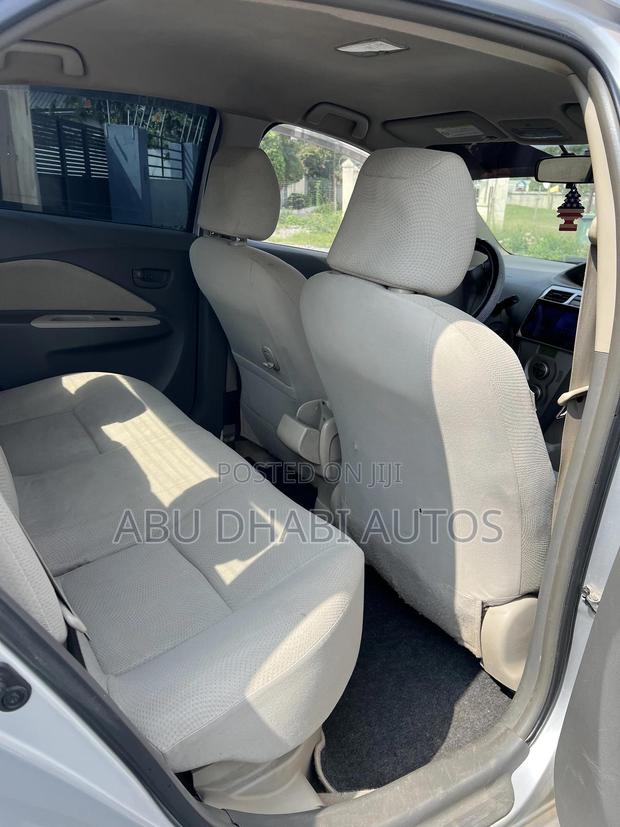 Toyota Belta 2010 Silver photo 5