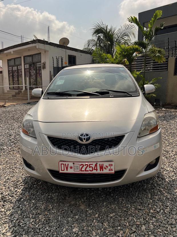 Toyota Belta 2010 Silver