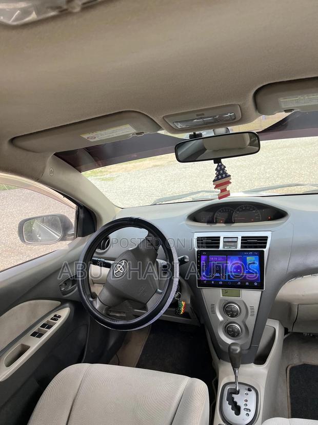 Toyota Belta 2010 Silver photo 3