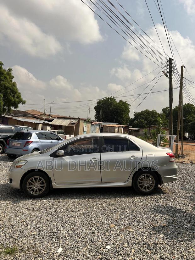 Toyota Belta 2010 Silver photo 6