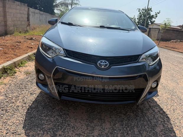 Toyota Corolla LE 4dr Sedan (1.8L 4cyl CVT) 2015 Gray