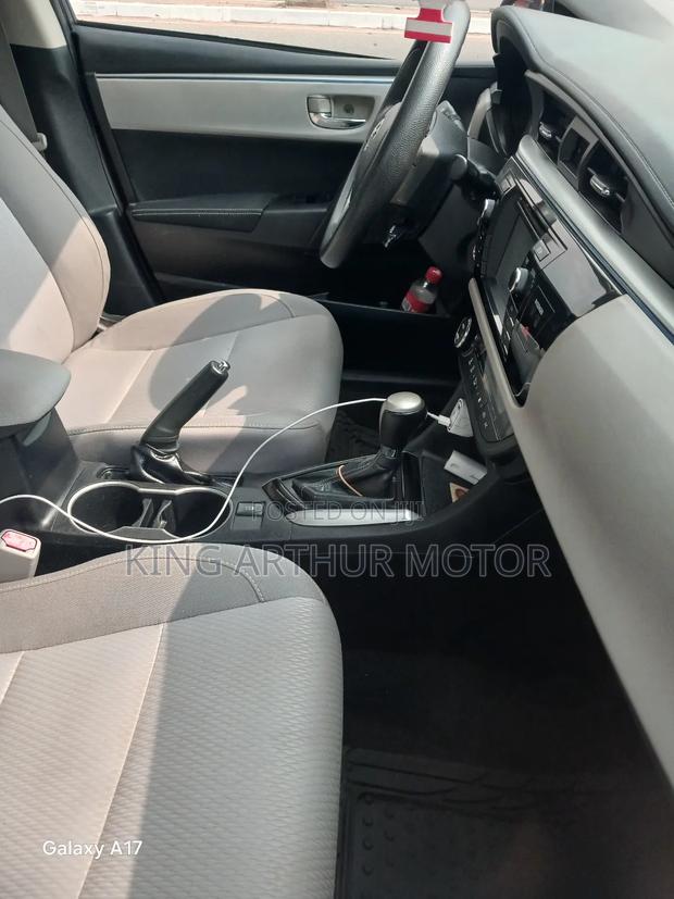 Toyota Corolla LE 4dr Sedan (1.8L 4cyl CVT) 2015 Gray photo 6