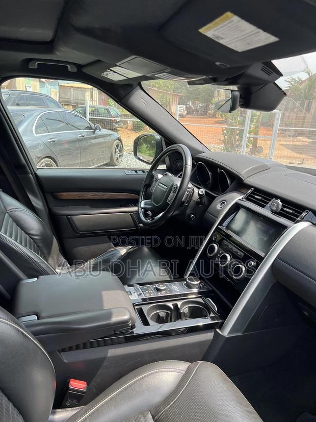 Land Rover Discovery HSE 4x4 2018 Brown photo 2