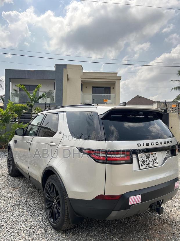 Land Rover Discovery HSE 4x4 2018 Brown photo 7