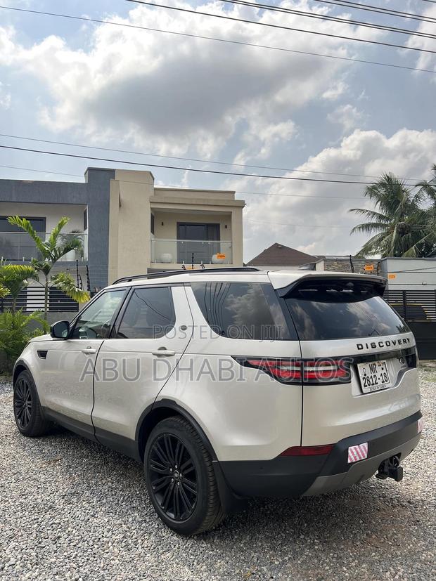 Land Rover Discovery HSE 4x4 2018 Brown photo 9