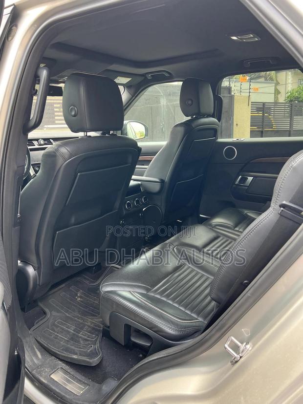 Land Rover Discovery HSE 4x4 2018 Brown photo 6