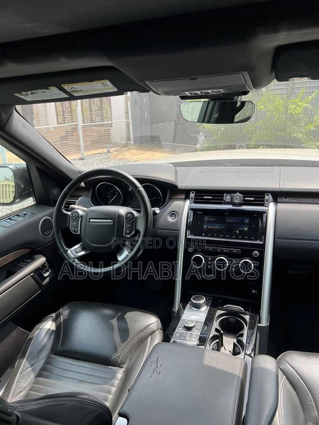 Land Rover Discovery HSE 4x4 2018 Brown photo 3