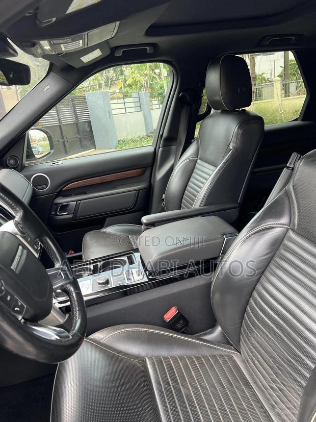 Land Rover Discovery HSE 4x4 2018 Brown photo 5