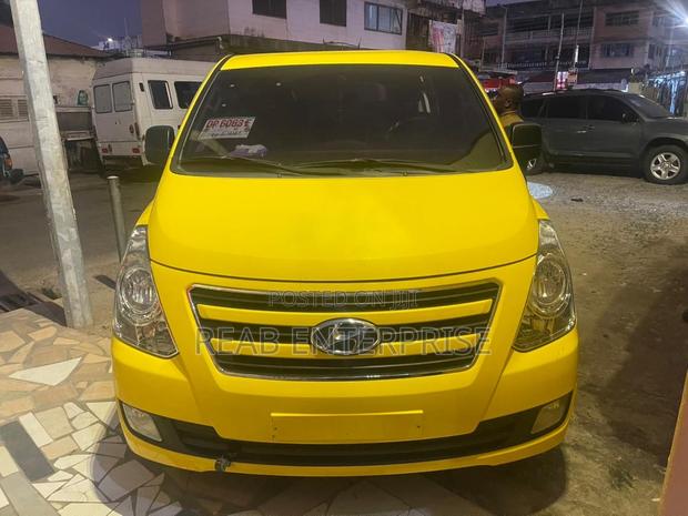 Hyundai Starex 2017 Yellow