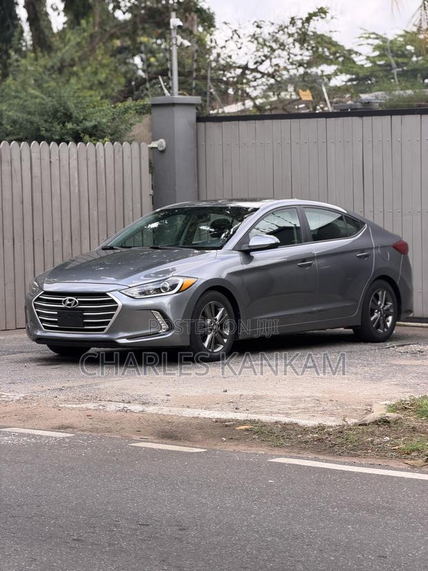 Hyundai Elantra SE Sedan FWD (2.0L 4cyl 6M) 2017 Gray photo 3