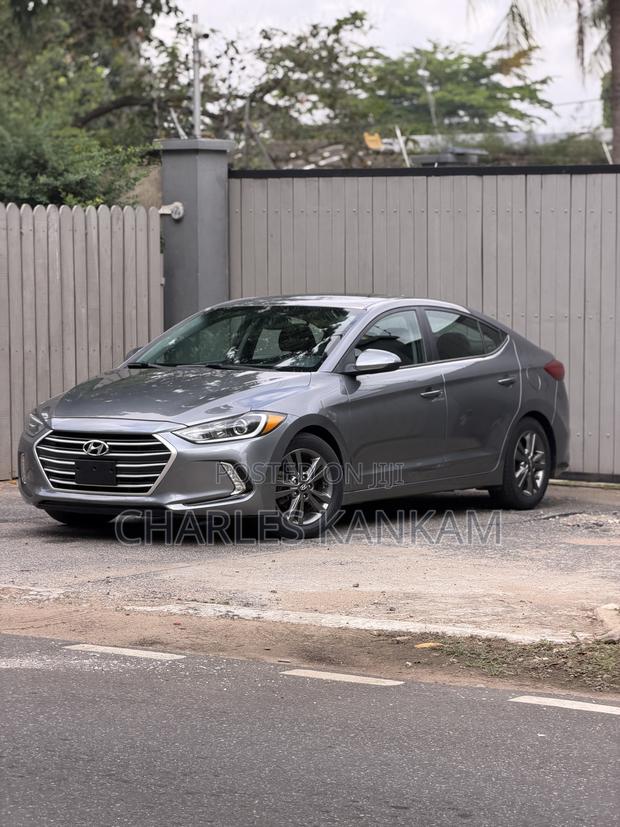 Hyundai Elantra SE Sedan FWD (2.0L 4cyl 6M) 2017 Gray photo 2