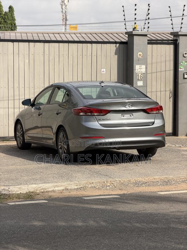 Hyundai Elantra SE Sedan FWD (2.0L 4cyl 6M) 2017 Gray photo 7
