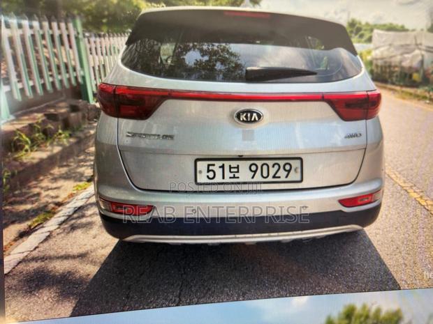 Kia Sportage 2017 Silver photo 3