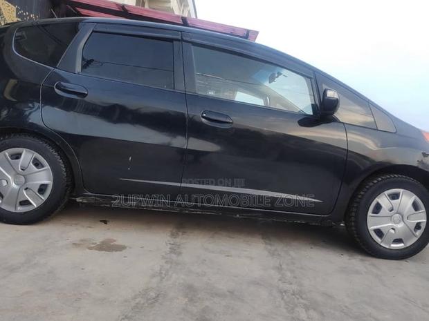 Honda Fit Automatic 2011 Black photo 4