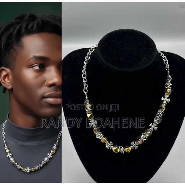 The Gilded Gothic Necklace · Photo 3