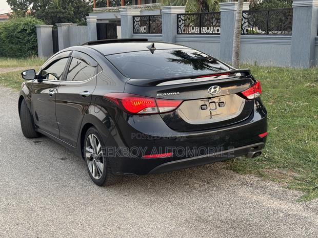 Hyundai Elantra Limited 4dr Sedan (1.8L 4cyl 6A) 2014 Black photo 4