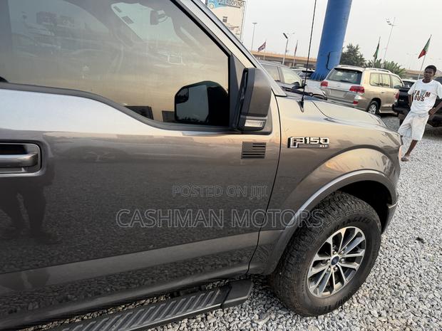 Ford F-150 XLT 2021 Gray