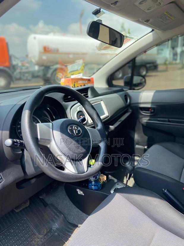 Toyota Vitz 2012 Blue photo 4